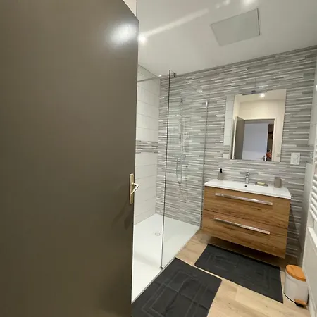 Maison Cote Halle L'artiste 생플루르